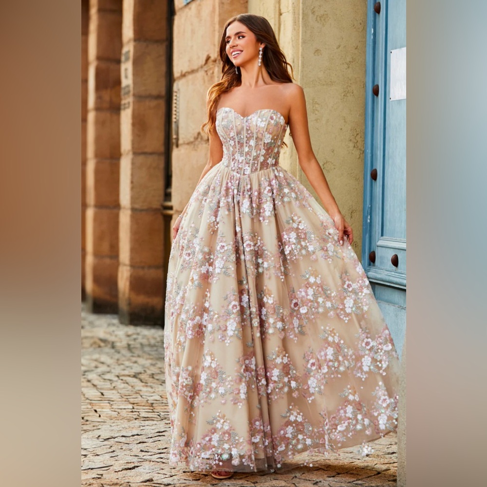 Elegant A Line Sweetheart Champagne Colored Dress with Flower Appliqués SizeUK20